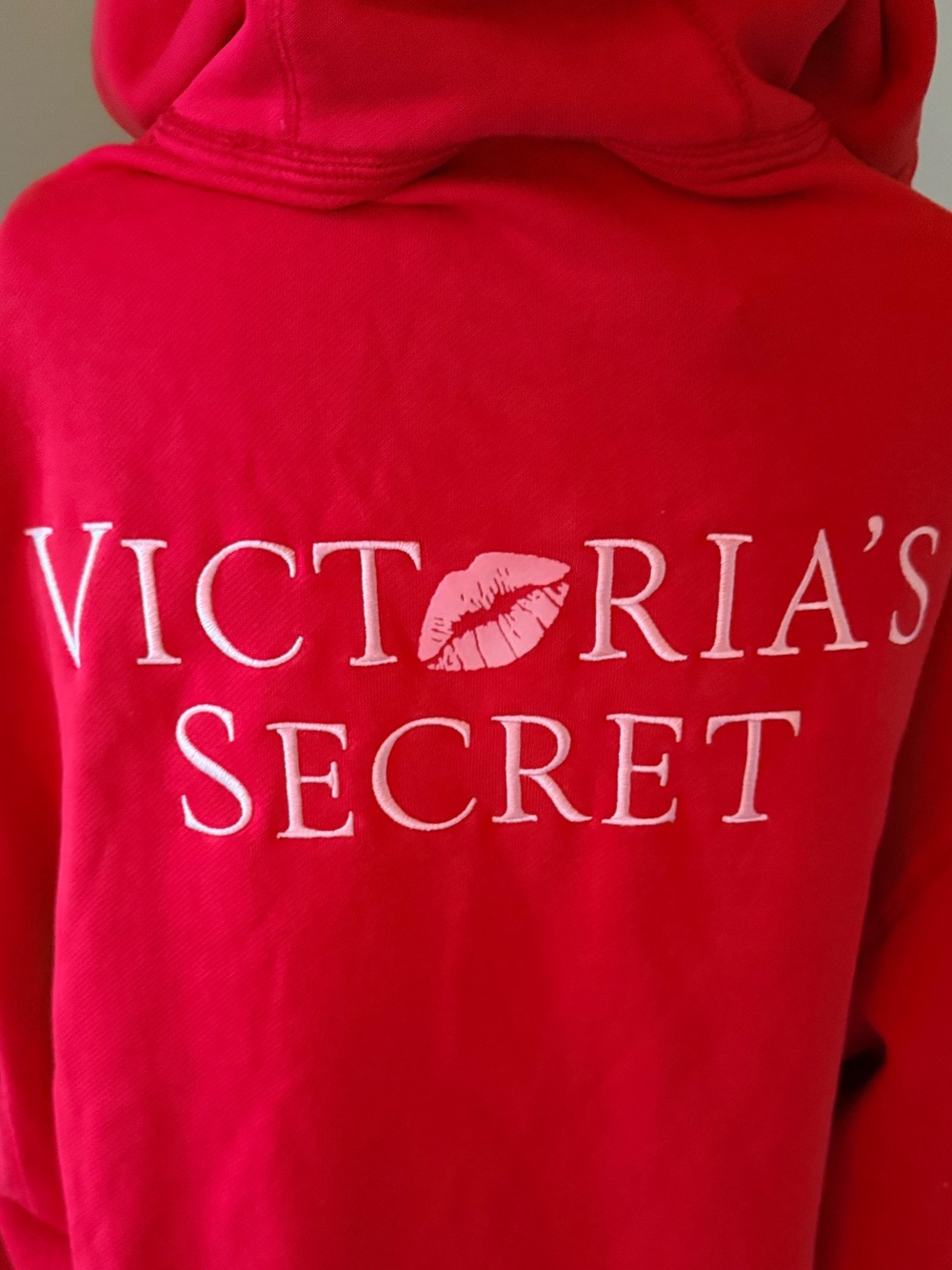 NWT VS Red Women's Hoodie Sweatshirt with Kiss Graphic!